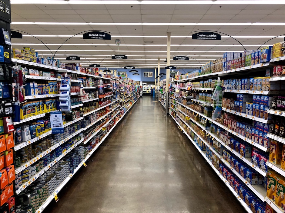 Photo of a grocery store aisle