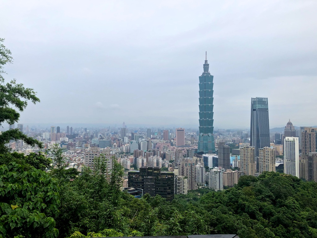 Iconic Elephant Mountain view Taipei