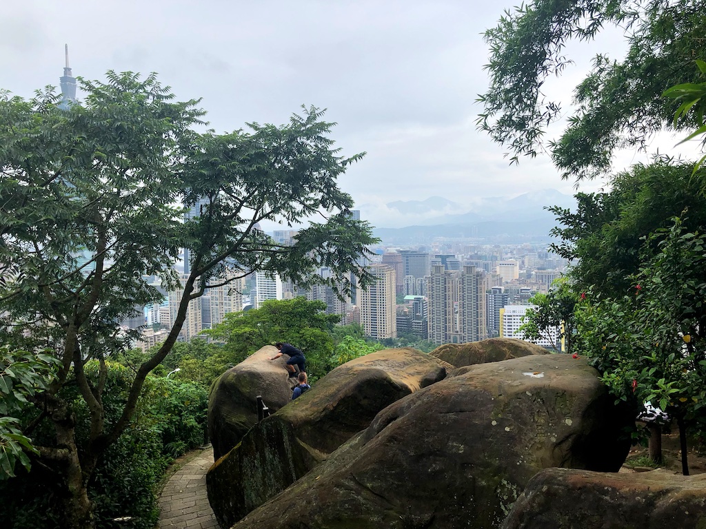 Elephant Mountain boulders Taipei