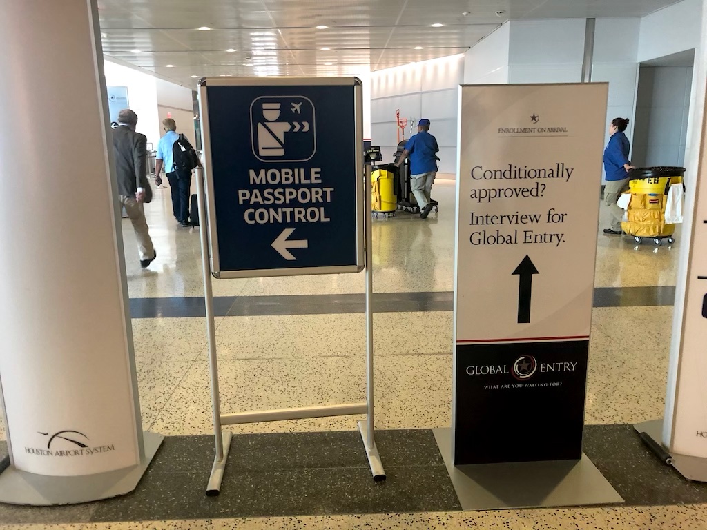 Picture of a global entry enrollment on arrival sign.