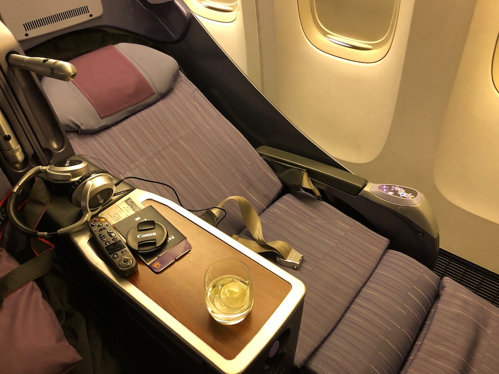 Thai Airways Business Class Royal Silk 777 200 Review Tpe To Bkk