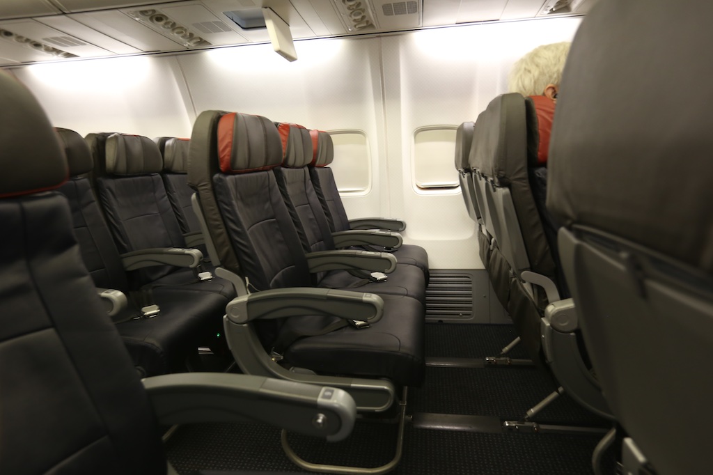 American Airlines Domestic First B737-800 Las Vegas to Dallas review -  Turning left for less