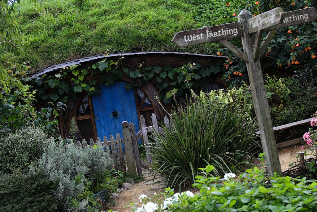 Hobbit hole at Hobbiton Movie Set Tour