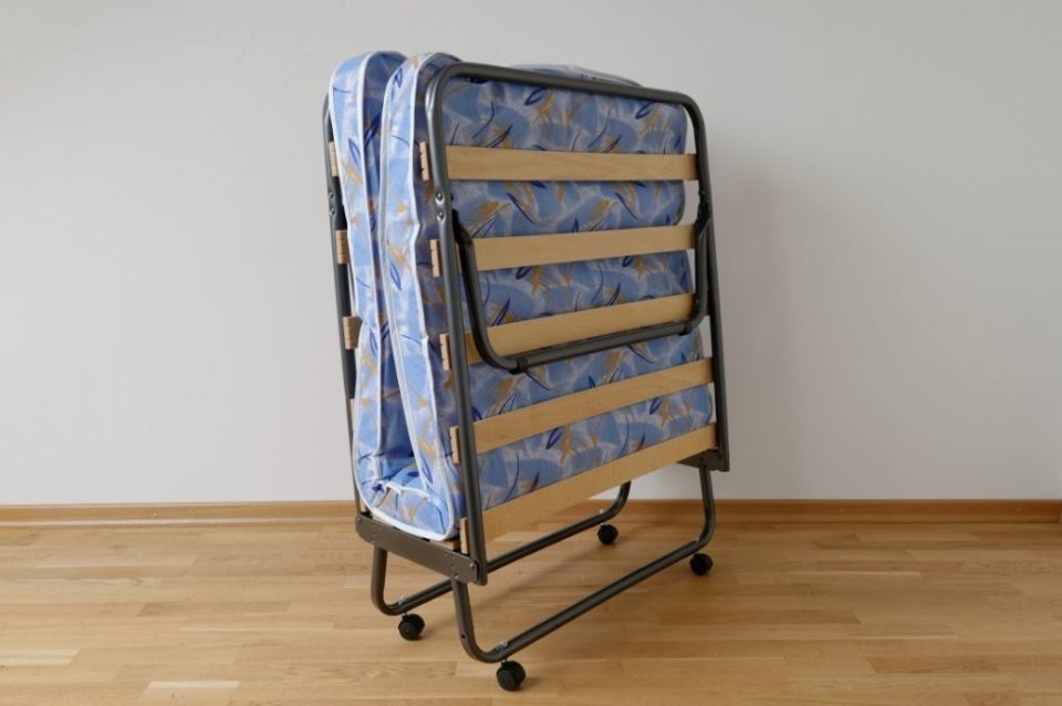 Hotel Rollaway Bed Guide (The Costs & Free Locations) UponArriving