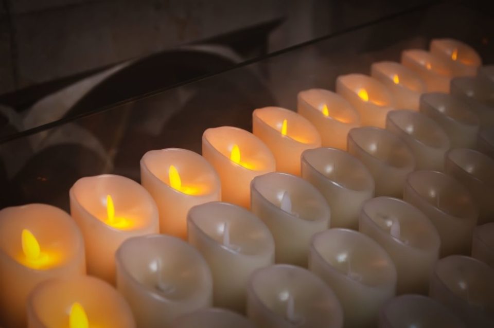 Can You Bring Candles On A Plane? (TSA Rules) [2022] UponArriving