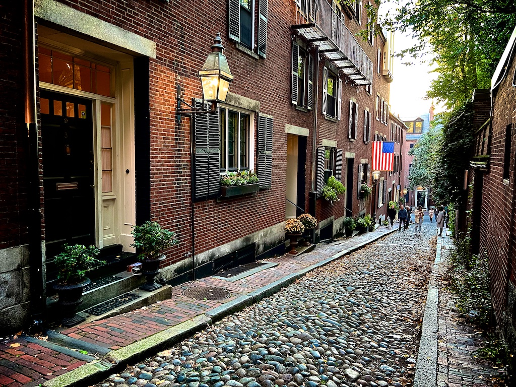 A historic stroll thru Boston's Beacon Hill – Beyond The Miles