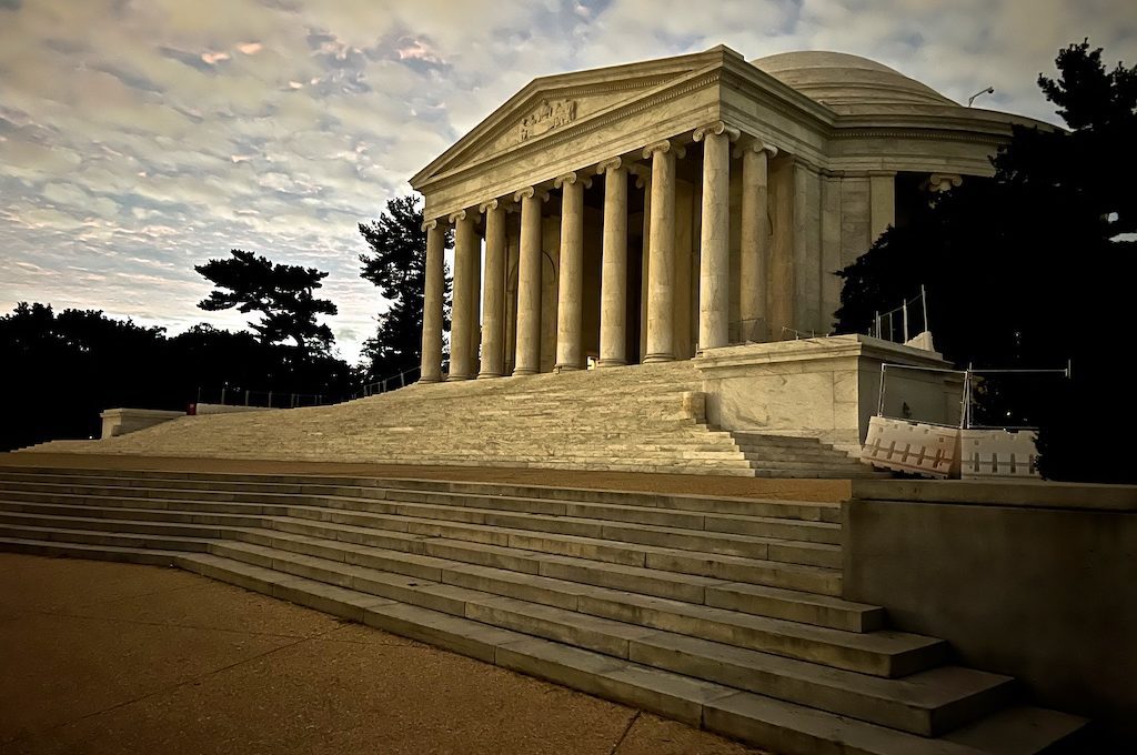 Thomas Jefferson Memorial lights off