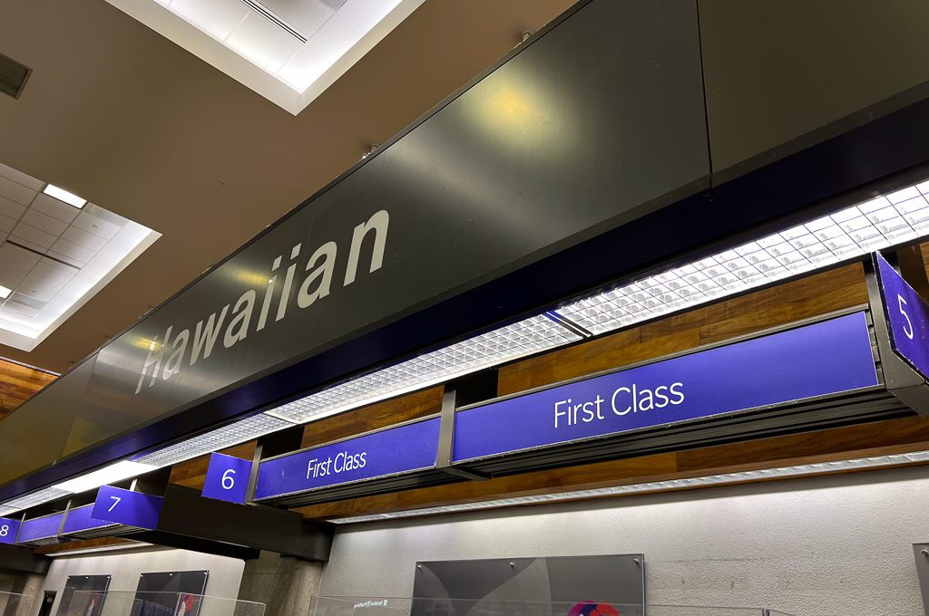 Hawaiian Airlines First Class check-in hnl