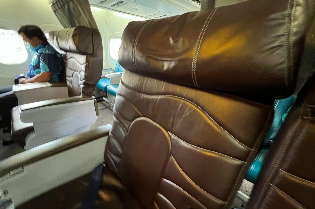 Hawaiian Airlines First Class Boeing 717-200 seats