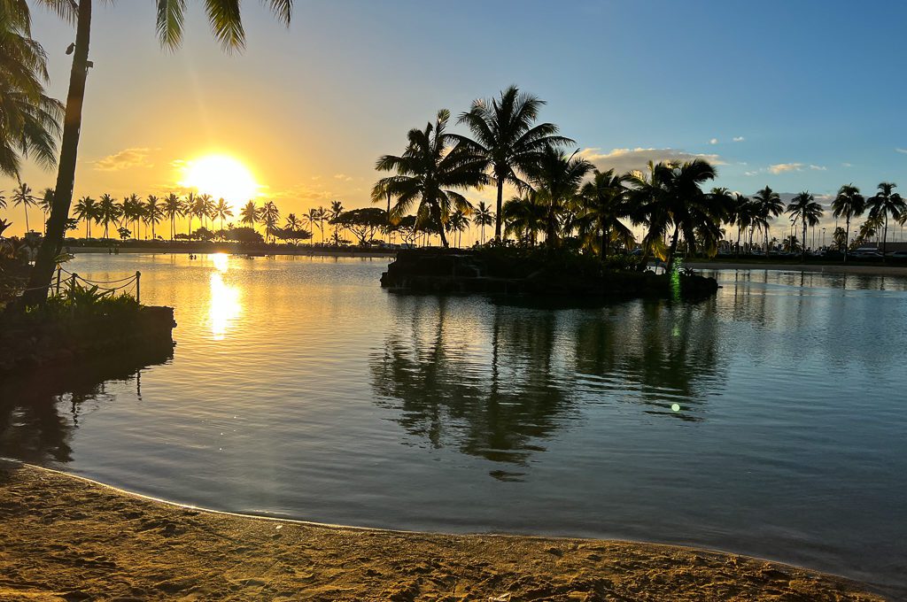 Hilton Hawaiian Village Waikiki Beach duke lagoon