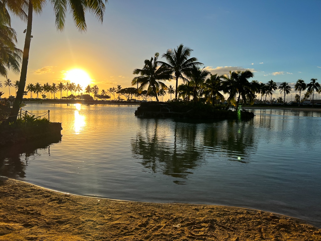 Hilton Hawaiian Village Waikiki Beach Resort Review [2022] - UponArriving