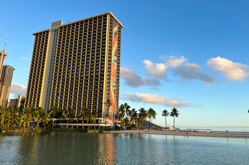 Hilton Hawaiian Village Waikiki Beach duke lagoon