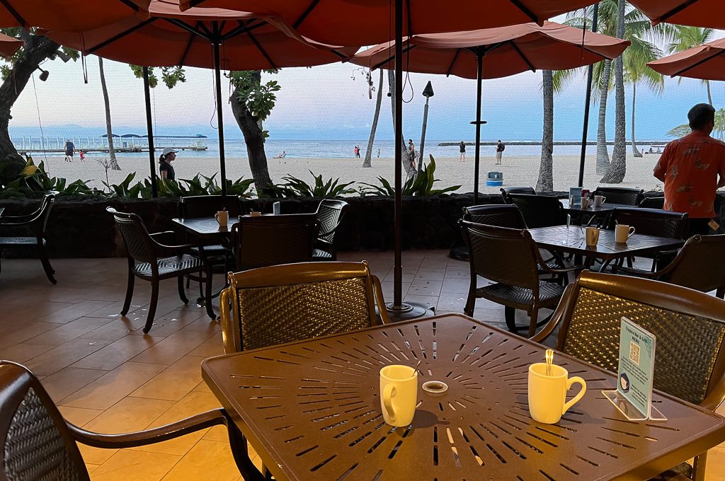 Hilton Hawaiian Village Waikiki Beach Tropics Bar and Grill