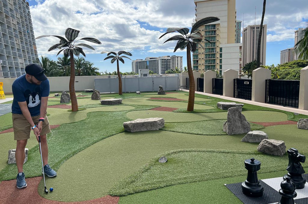 Holiday Inn Express Waikiki putt putt golfing