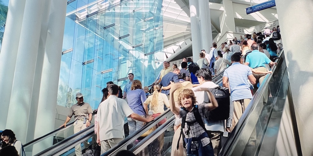 Honolulu Convention Center, going up escalator Jurassic World movie scene.