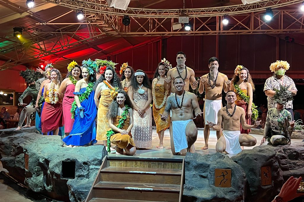 Luau Kalamaku cast