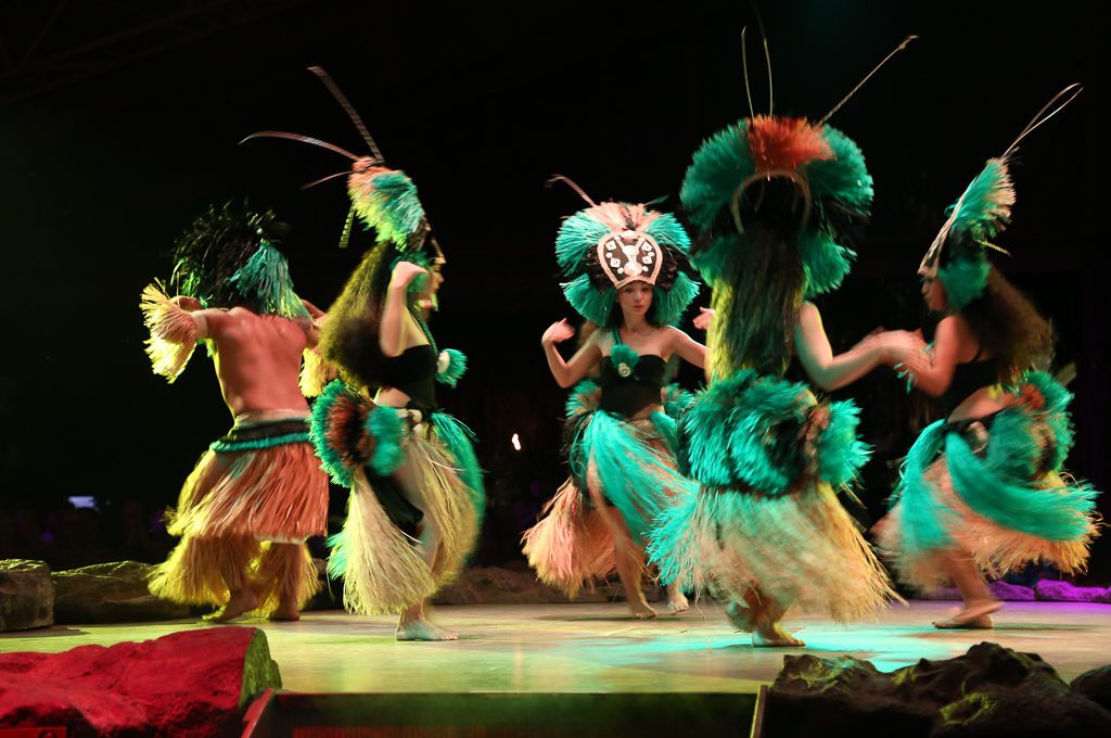 Luau Kalamaku dancers