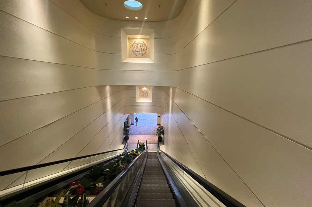 Marriott's Kauai Beach Club lobby escalator