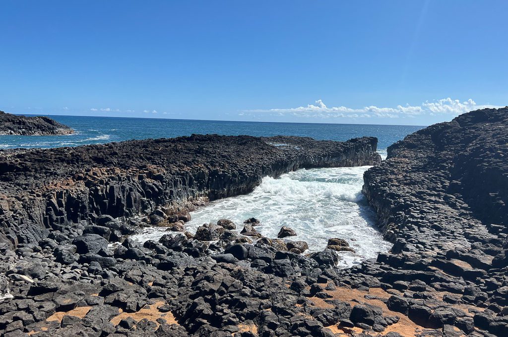 Kuki'i Point Lighthouse rocks