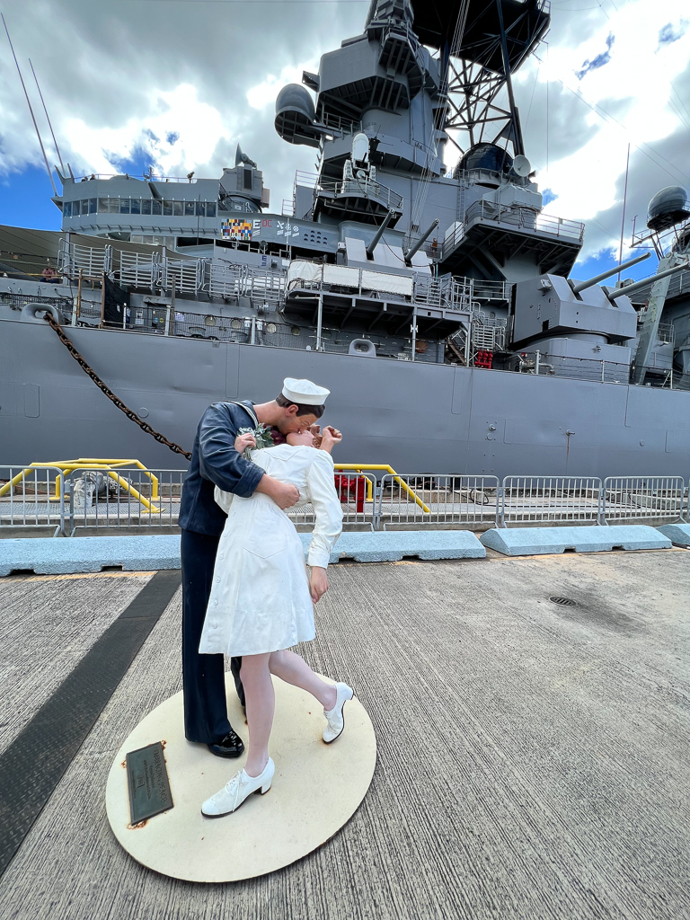 USS Missouri kissing statue 