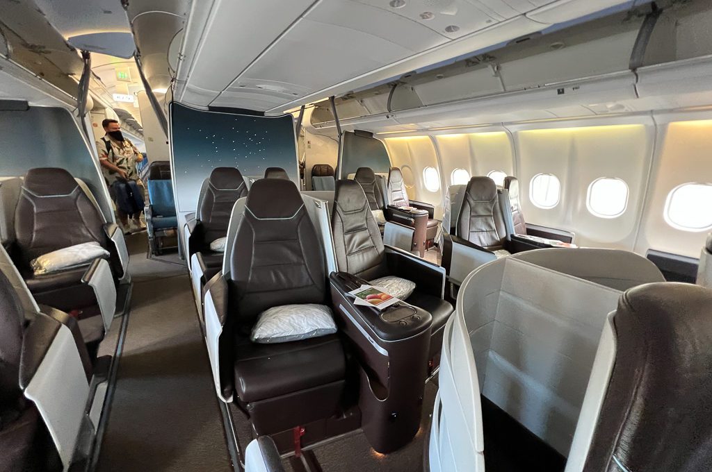 Hawaiian airlines first class cabin