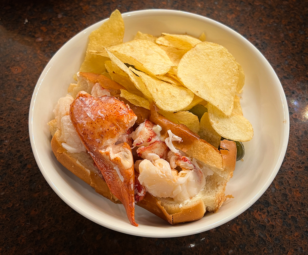 Goldbelly Lobster roll McLoons order