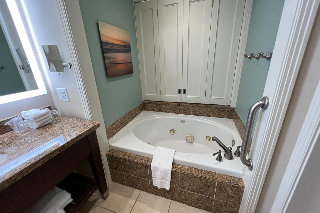Westin Princeville Ocean Resort Villas bathroom
