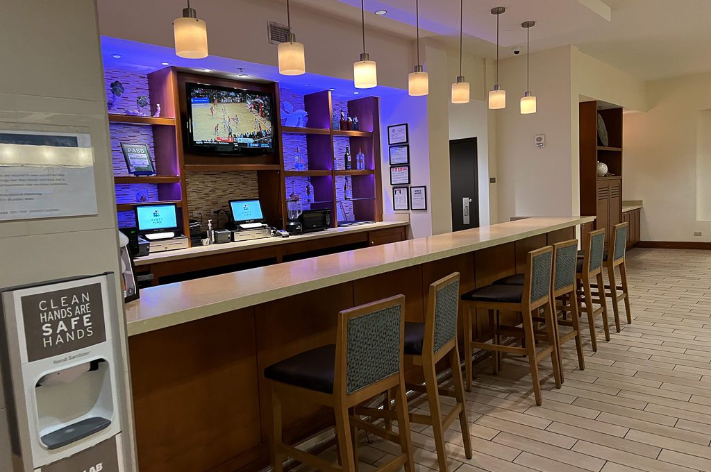 Hyatt Place Waikiki Beach bar