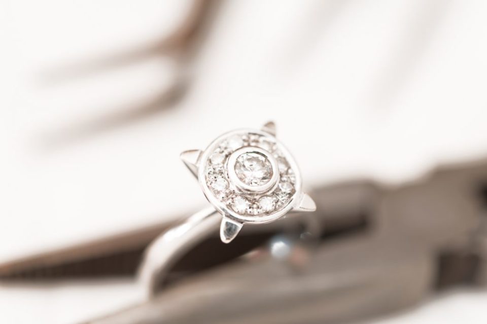 Can You Wear Jewelry Through Airport Security? Here's What TSA Allows ...