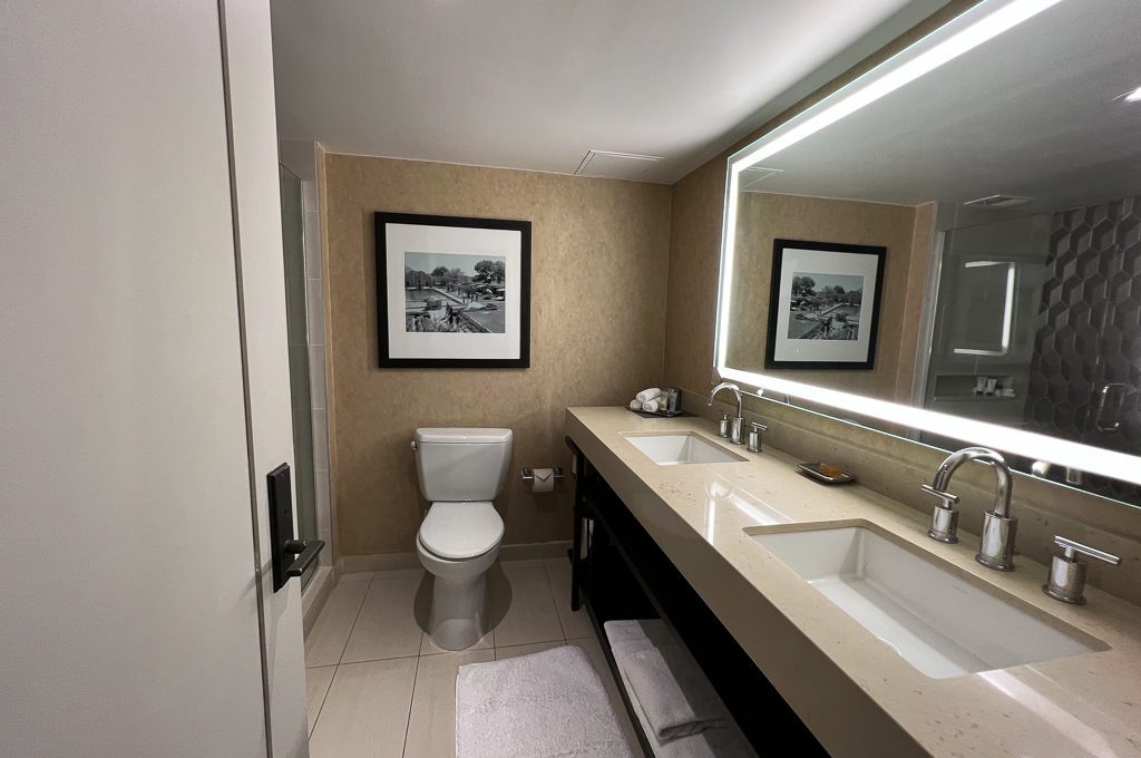 Arizona Biltmore guest room bathroom