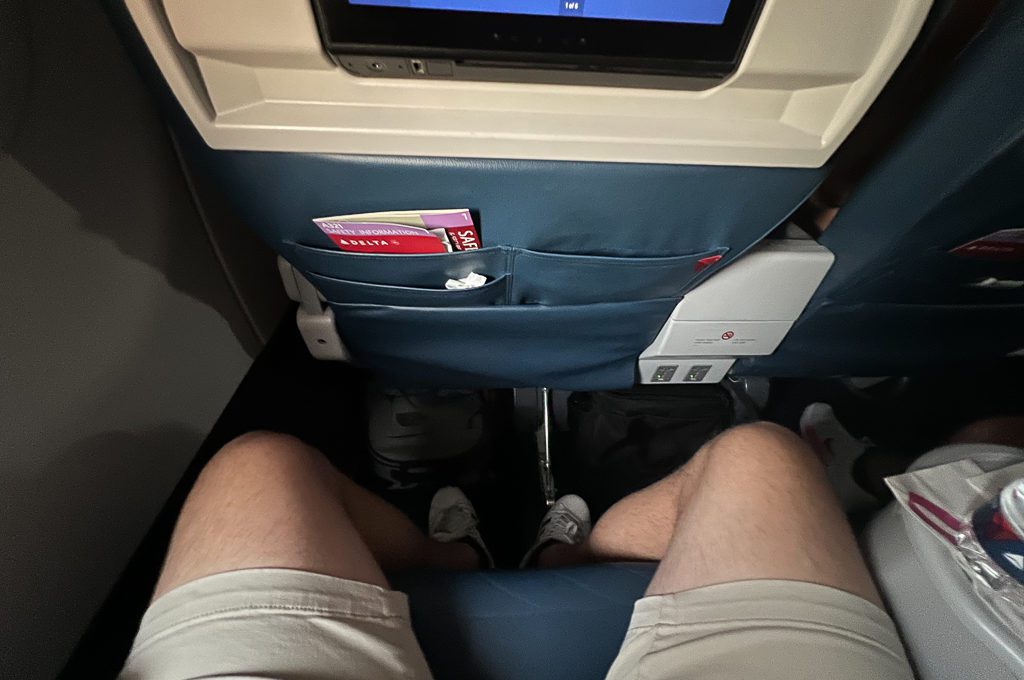 Delta First Class cabin A321-200 leg room