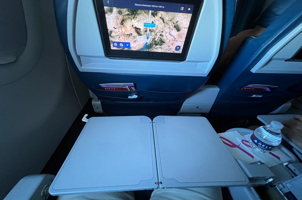 Delta First Class cabin A321-200 tray table