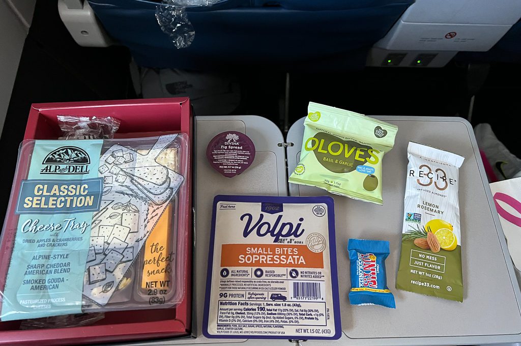 Delta First Class cabin A321-200 snacks