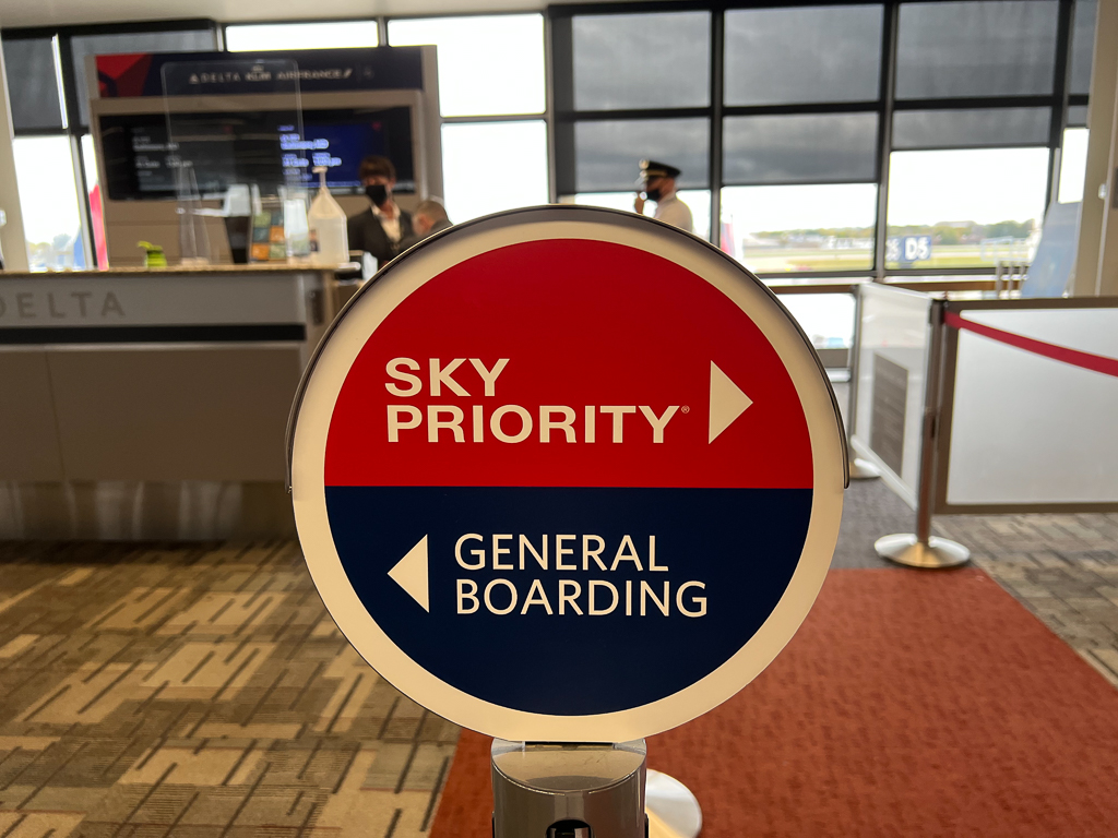 Delta boarding sign