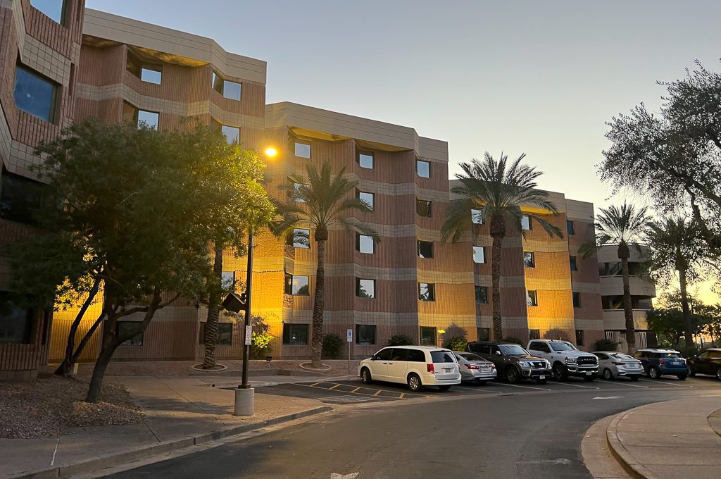 DoubleTree Suites by Hilton Hotel Phoenix exterior