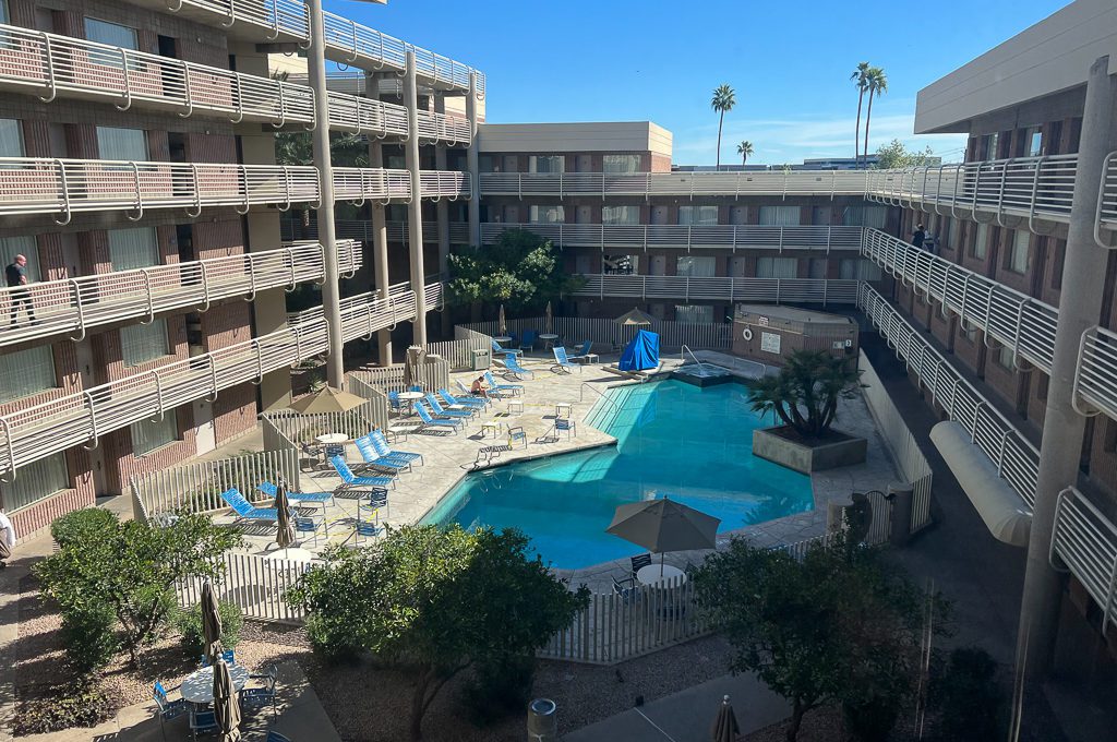 DoubleTree Suites by Hilton Hotel Phoenix pool