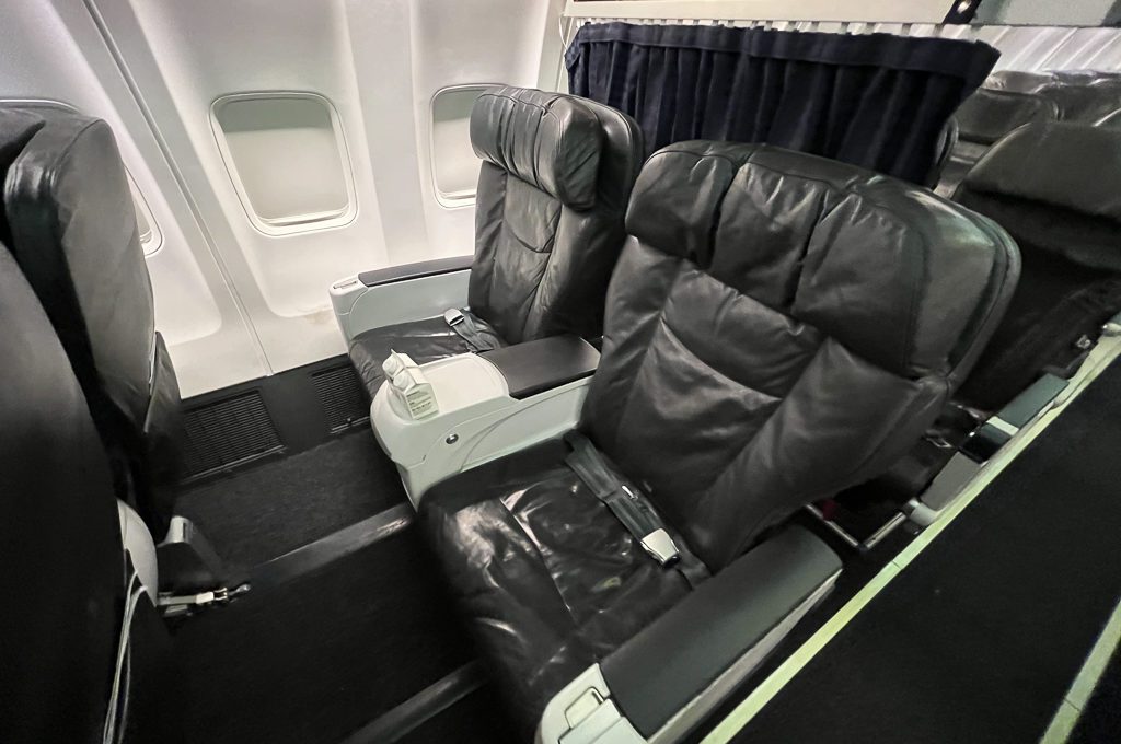 Alaska airlines first class 737-900 MAX cabin