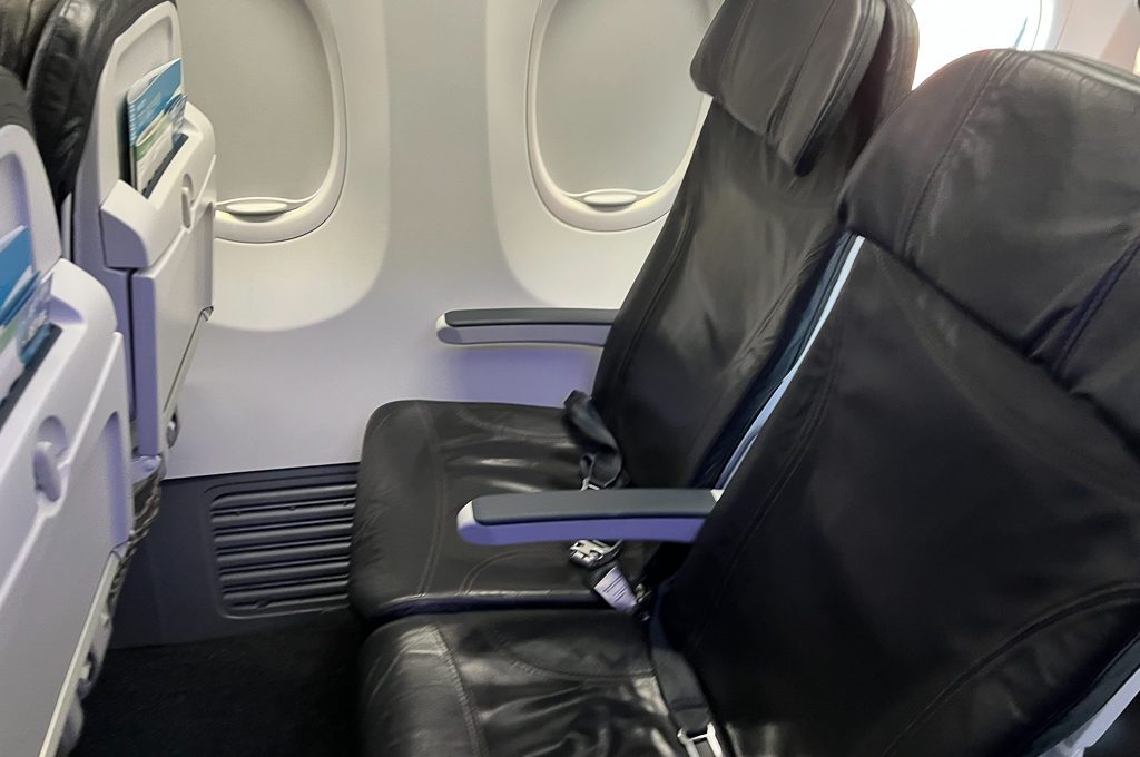 Alaska airlines main cabin seat