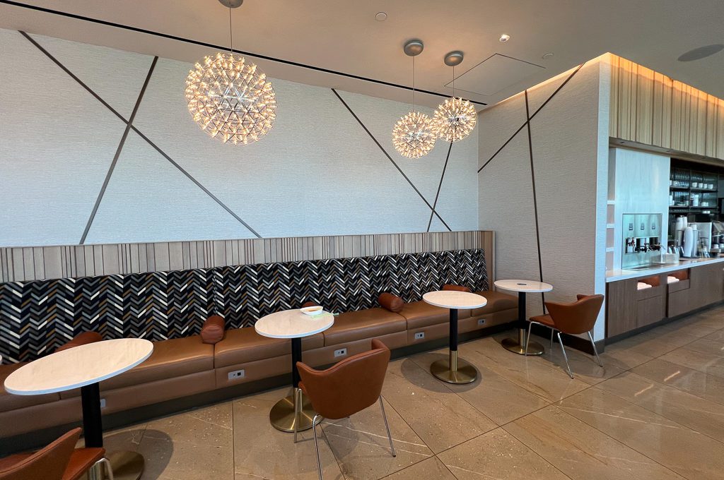 Delta Sky Club LAX seating