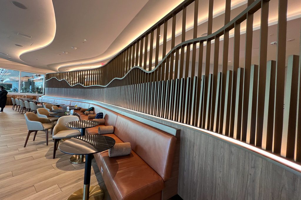 Delta Sky Club LAX seating