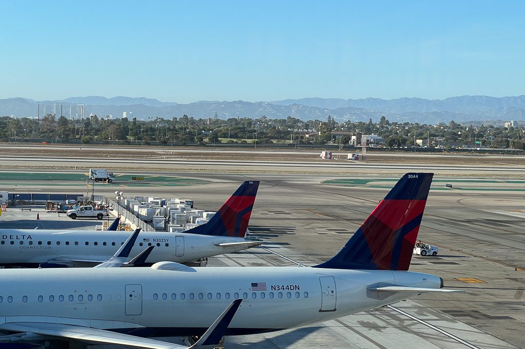 Delta Sky Club LAX views of Delta planes