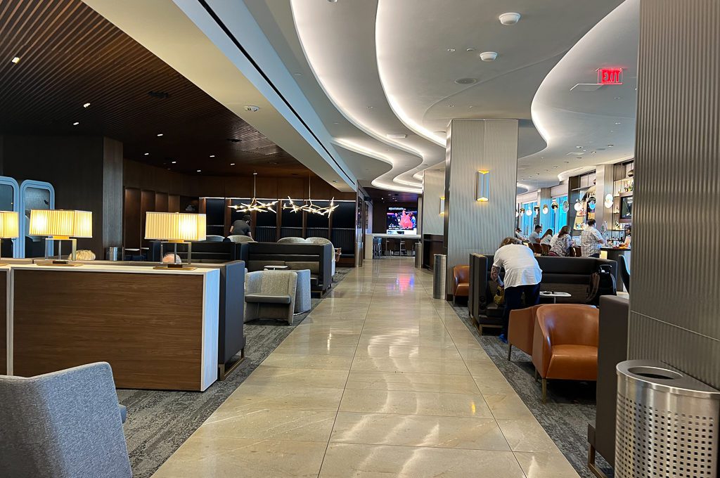 Delta Sky Club LAX seating