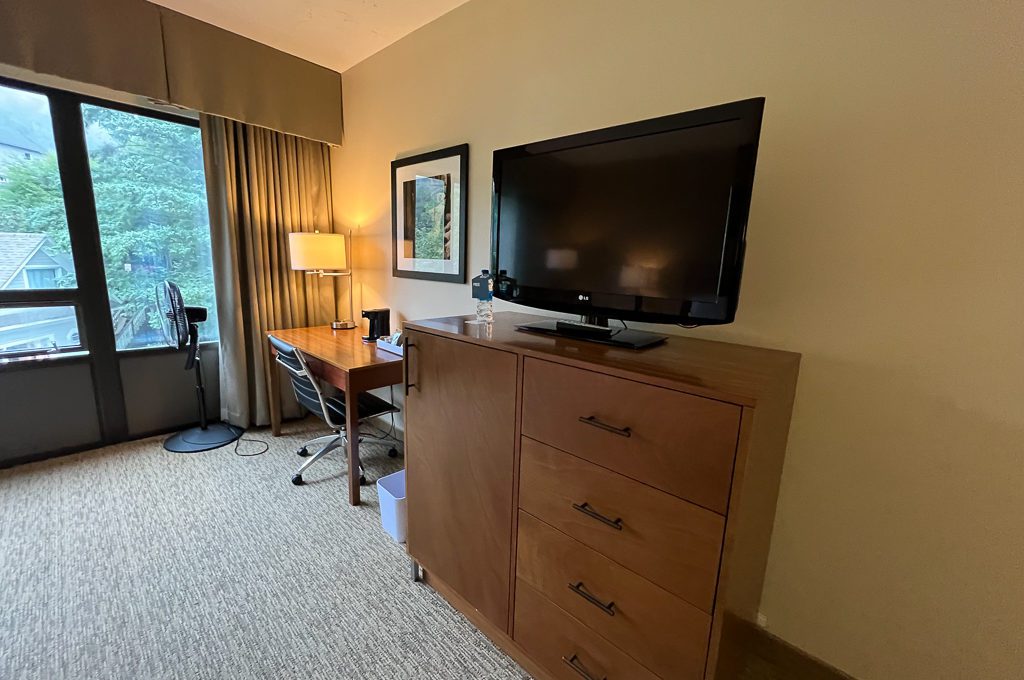Four Points by Sheraton Juneau king room tv