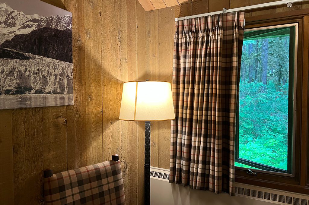 Glacier Bay Lodge cabin