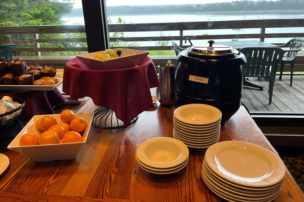 Glacier Bay Lodge Fairweather restaurant breakfast
