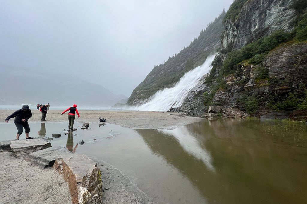 Nugget Falls trail