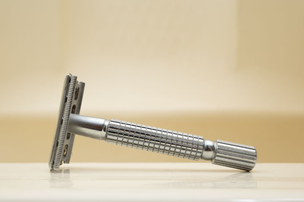 air travel with safety razor