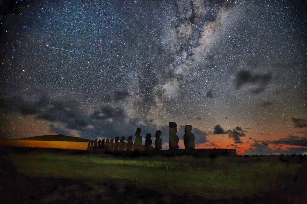 Ahu Tongariki milky way