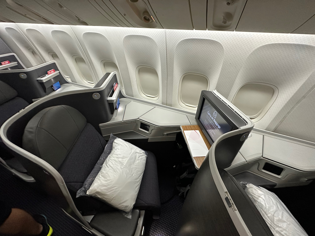 American Airlines Domestic First B737-800 Las Vegas to Dallas review -  Turning left for less