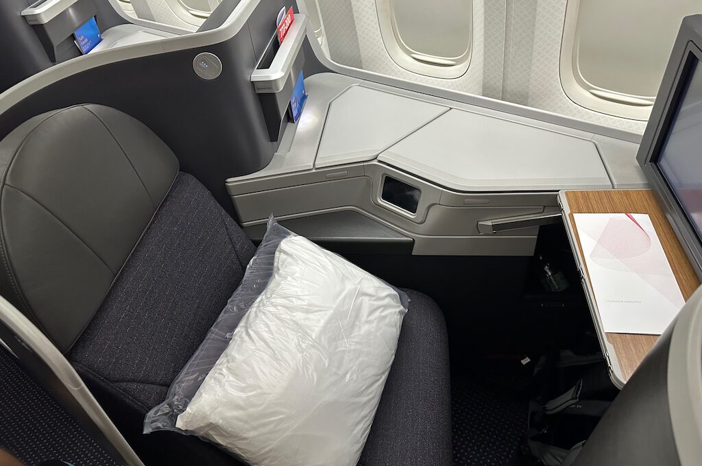 American Airlines 777-200 Business Class B/E Aerospace Super Diamond seat
